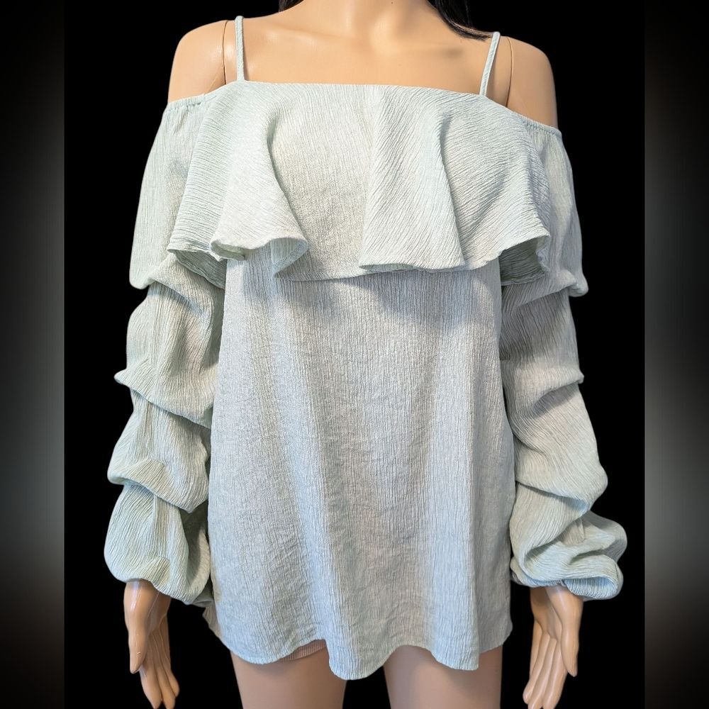 Doe & Rae Cold Shoulder Ruffled Shirt Medium - Picture 2 of 10